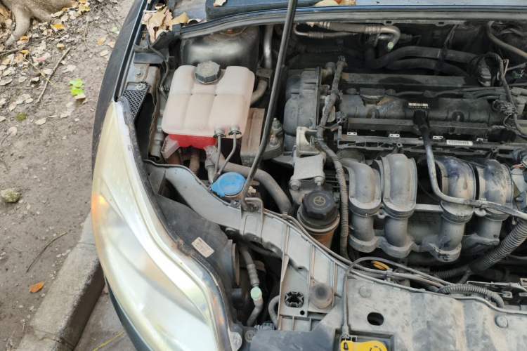 Used Ford Focus 2012 Sedan 1.6L Automatic Comfort Model Engine Bay Right