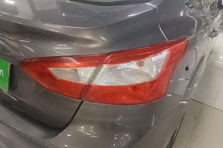 Used Ford Focus 2012 Sedan 1.6L Automatic Fashion Edition Exterior 3