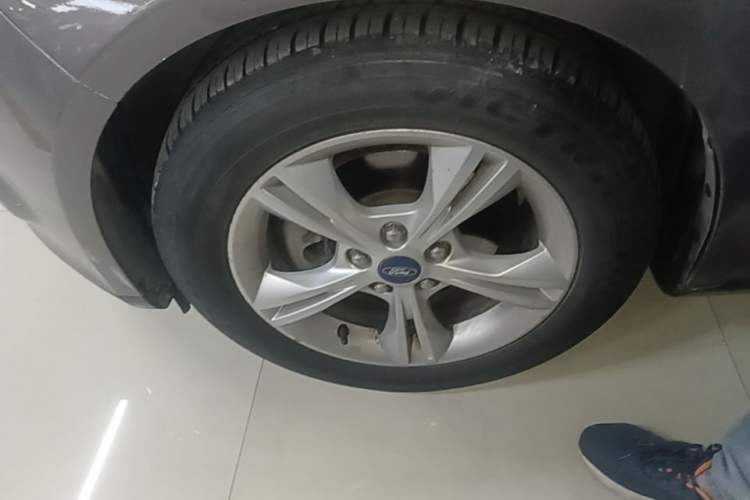 Used Ford Focus 2012 Sedan 1.6L Automatic Fashion Edition Exterior 4