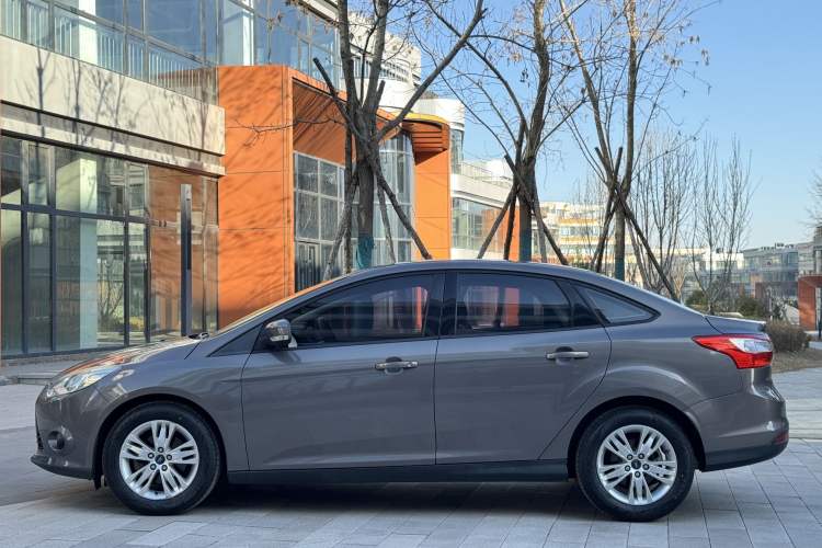 Used Ford Focus 2012 Sedan 1.6L Automatic Comfort Model Exterior 8