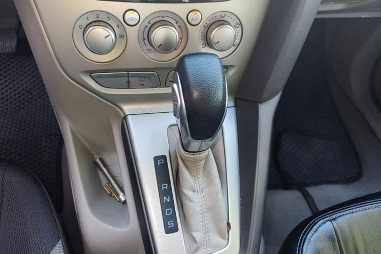 Used Ford Focus 2012 Sedan 1.6L Automatic Comfort Model Gear Lever