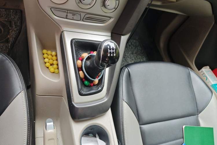 Used Ford Focus 2012 Sedan 1.6L Manual Comfort Model Gear Lever