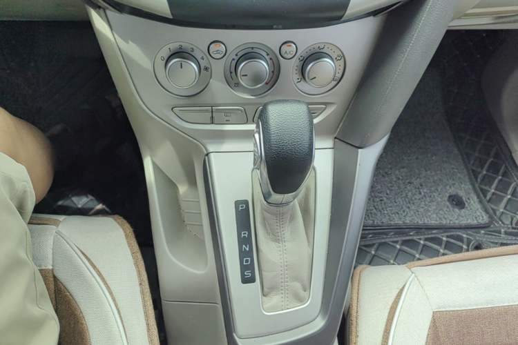 Used Ford Focus 2012 Sedan 1.6L Automatic Comfort Model Gear Lever