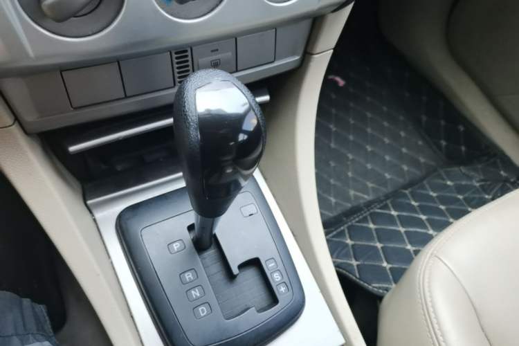 Used Ford Focus 2012 Sedan Classic 1.8L Automatic Fashion Edition Gear Lever
