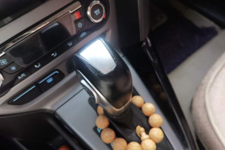 Used Ford Focus 2012 Hatchback 1.6L Automatic Fashion Edition Gear Lever