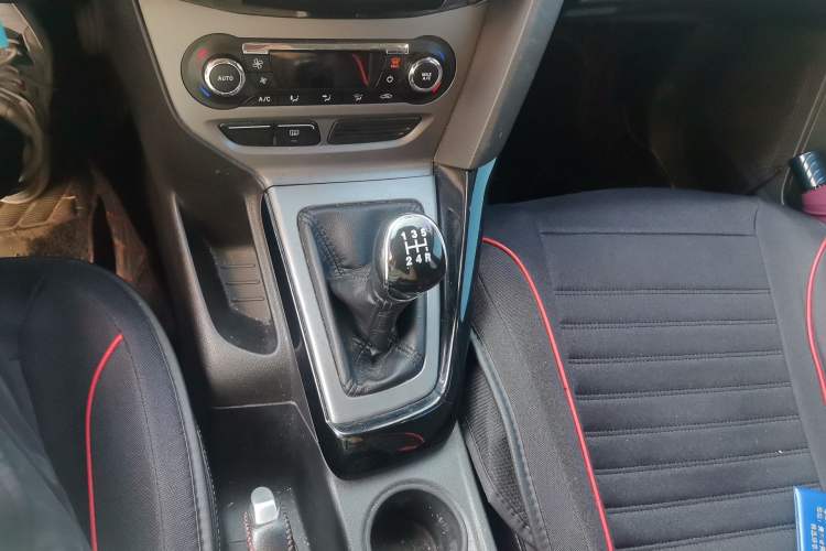 Used Ford Focus 2012 Sedan 1.6L Manual Fashion Edition Gear Lever