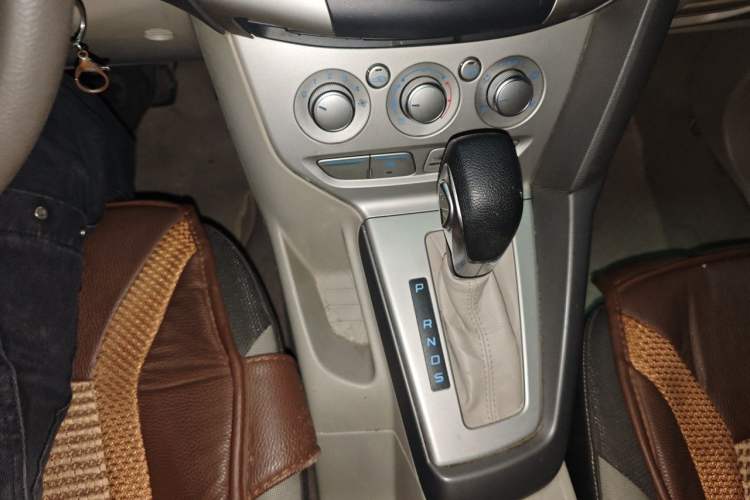 Used Ford Focus 2012 Sedan 1.6L Automatic Comfort Model Gear Lever