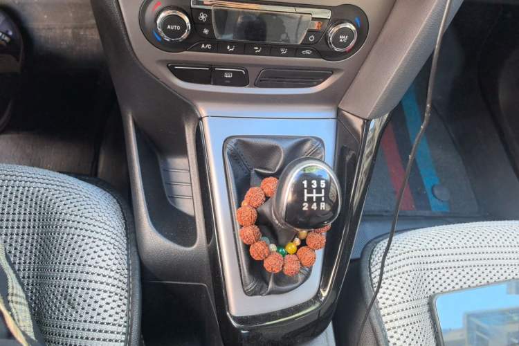 Used Ford Focus 2012 Sedan 1.6L Manual Fashion Edition Gear Lever