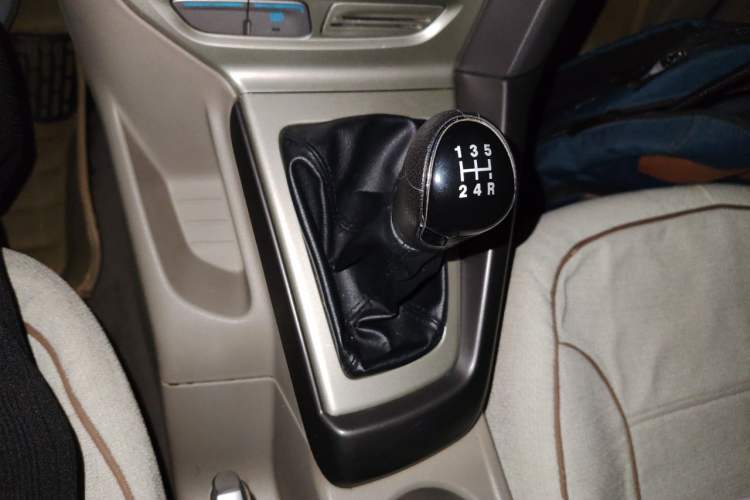 Used Ford Focus 2012 Sedan 1.6L Manual Comfort Model Gear Lever