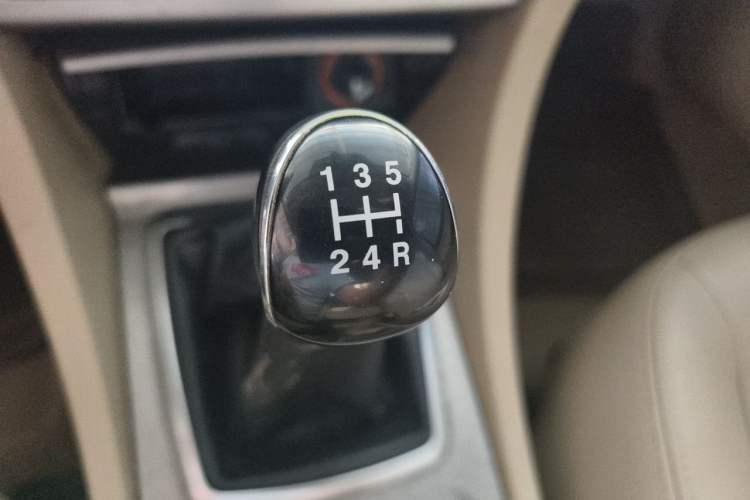 Used Ford Focus 2012 Hatchback Classic 1.8L Manual Fashion Edition Gear Lever