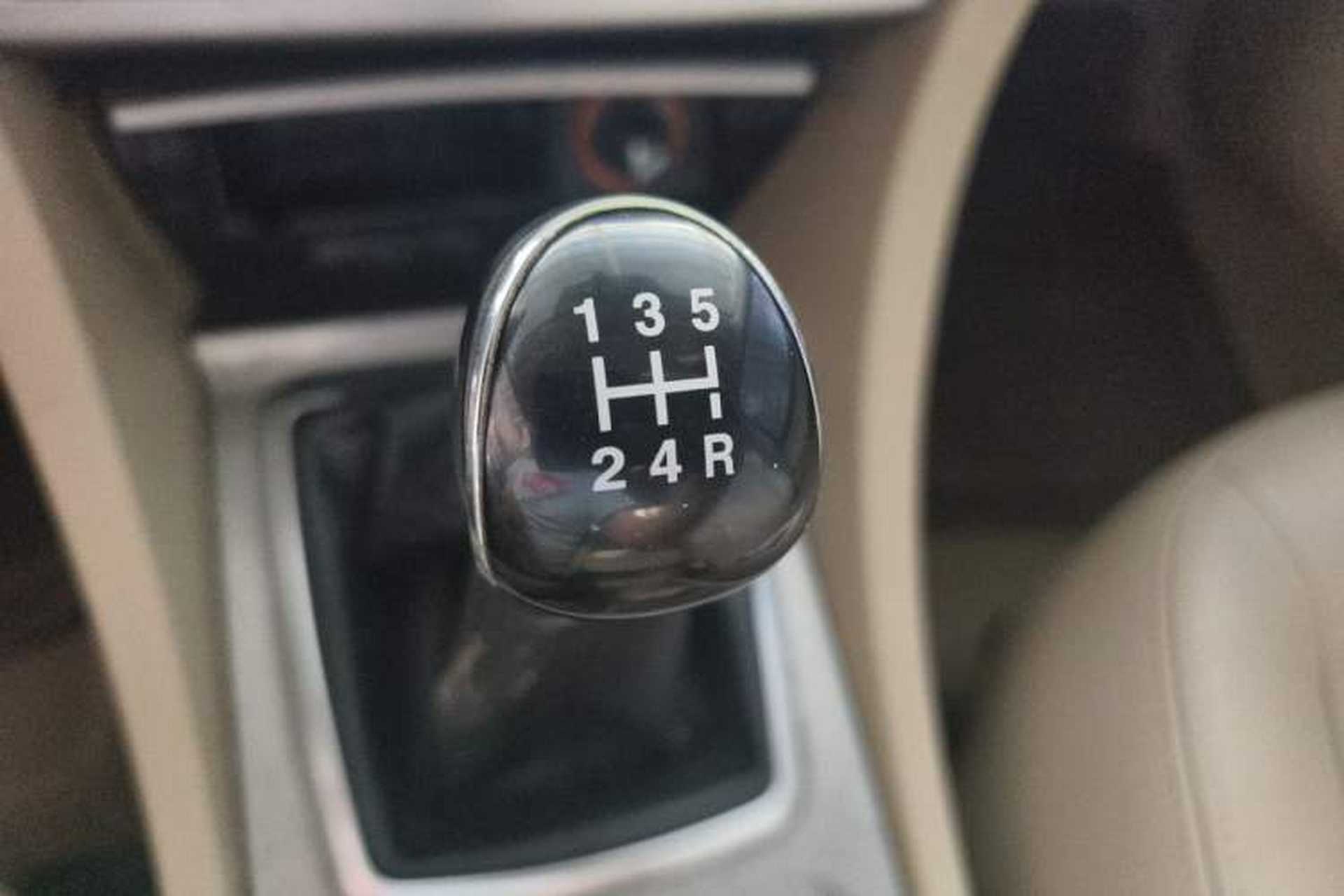 Used Ford Focus 2012 Hatchback Classic 1.8L Manual Fashion Edition Gear Lever