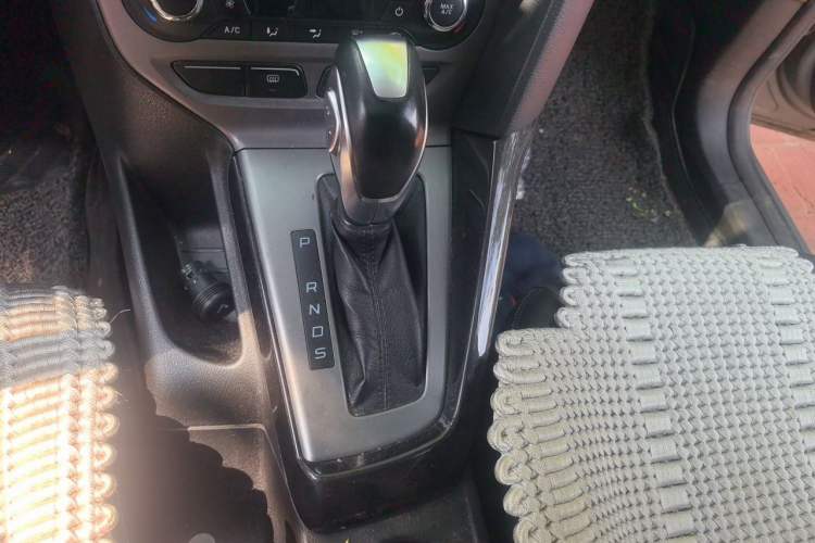 Used Ford Focus 2012 Hatchback 1.6L Automatic Fashion Edition Gear Lever
