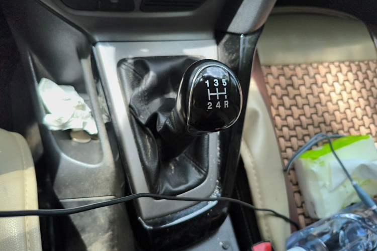 Used Ford Focus 2012 Sedan 1.6L Manual Fashion Edition Gear Lever