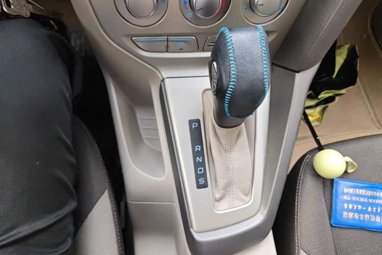 Used Ford Focus 2012 Sedan 1.6L Automatic Comfort Model Gear Lever