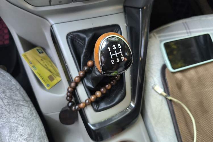 Used Ford Focus 2012 Hatchback 1.6L Manual Fashion Edition Gear Lever