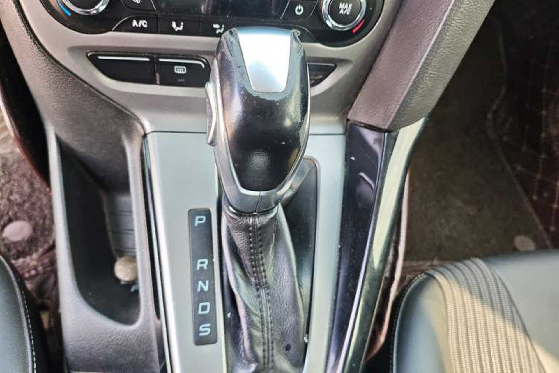 Used Ford Focus 2012 Sedan 1.6L Automatic Fashion Edition Gear Lever