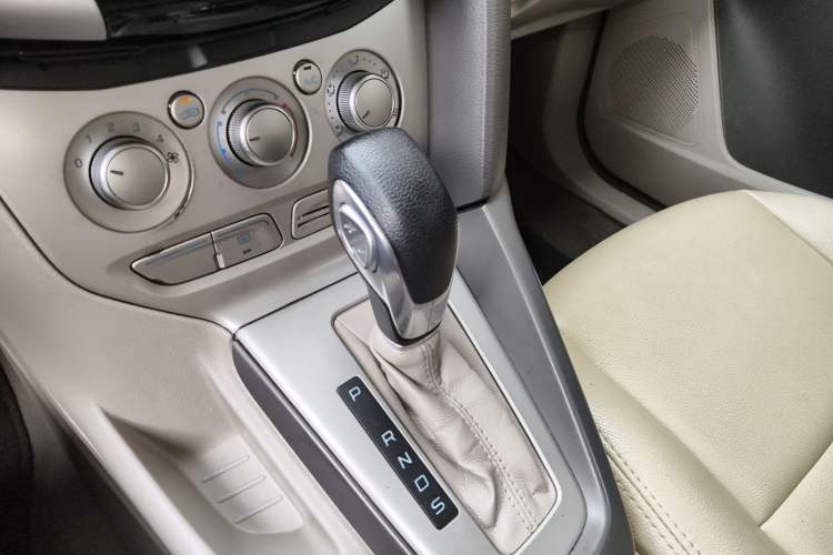 Used Ford Focus 2012 Sedan 1.6L Automatic Comfort Model Gear Lever