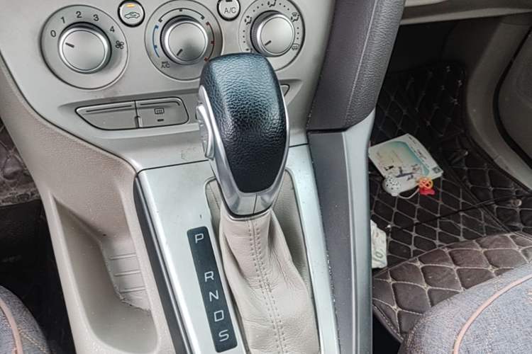 Used Ford Focus 2012 Sedan 1.6L Automatic Comfort Model Gear Lever