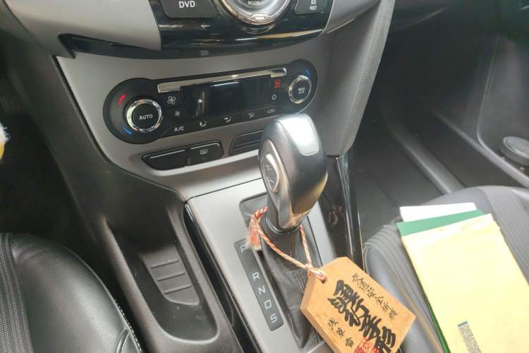 Used Ford Focus 2012 Hatchback 1.6L Automatic Fashion Edition Gear Lever