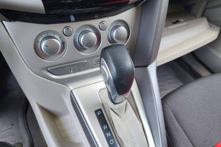 Used Ford Focus 2012 Sedan 1.6L Automatic Comfort Model Gear Lever