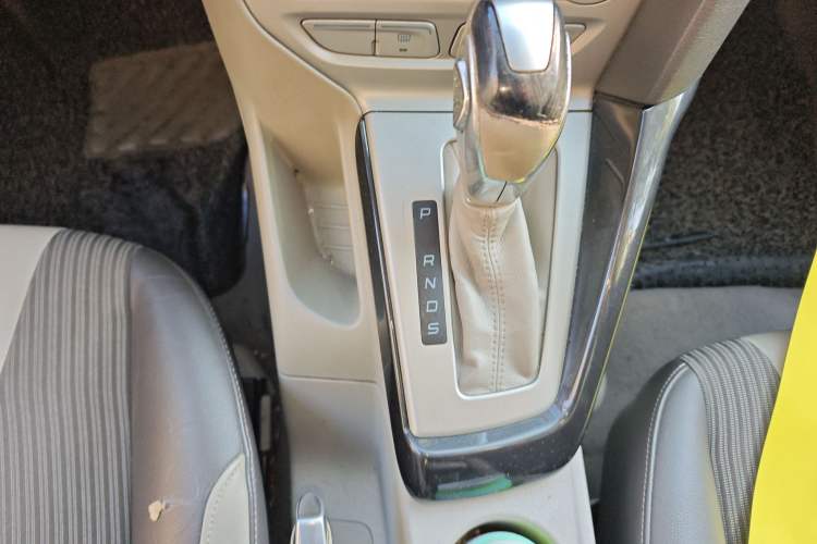 Used Ford Focus 2012 Sedan 1.6L Automatic Fashion Edition Gear Lever