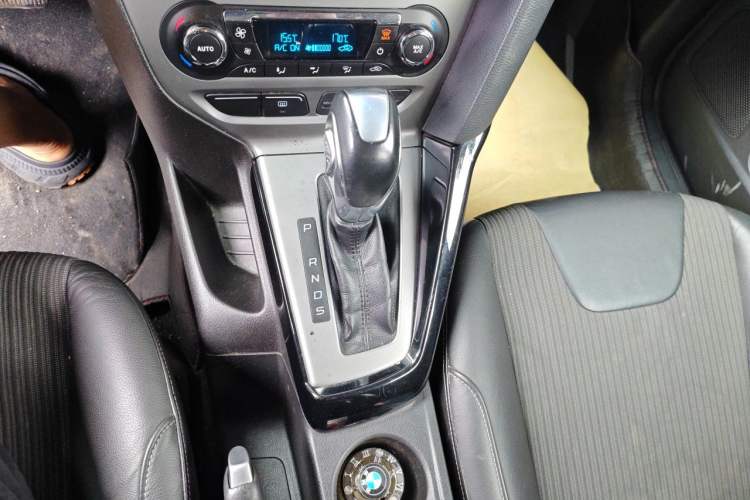 Used Ford Focus 2012 Hatchback 1.6L Automatic Fashion Edition Gear Lever