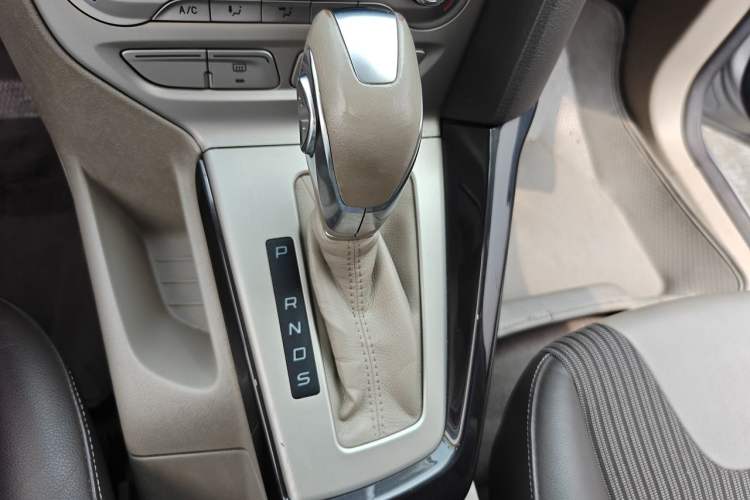 Used Ford Focus 2012 Sedan 1.6L Automatic Fashion Edition Gear Lever