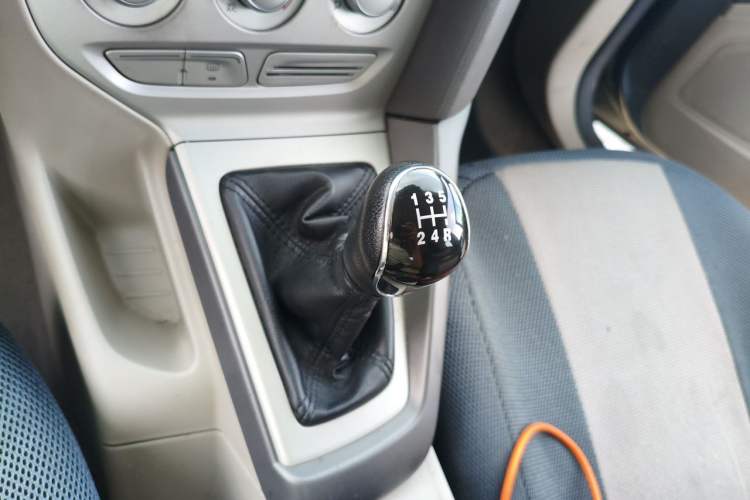 Used Ford Focus 2012 Sedan 1.6L Manual Comfort Model Gear Lever