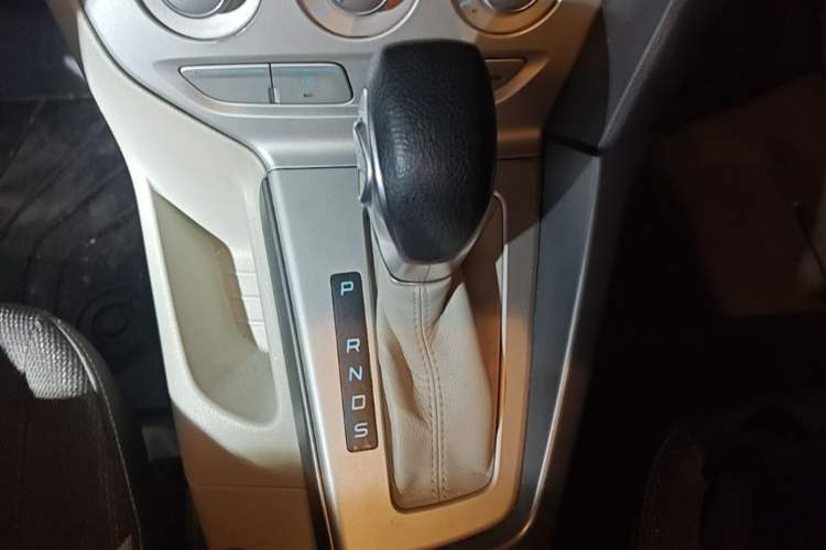 Used Ford Focus 2012 Sedan 1.6L Automatic Comfort Model Gear Lever