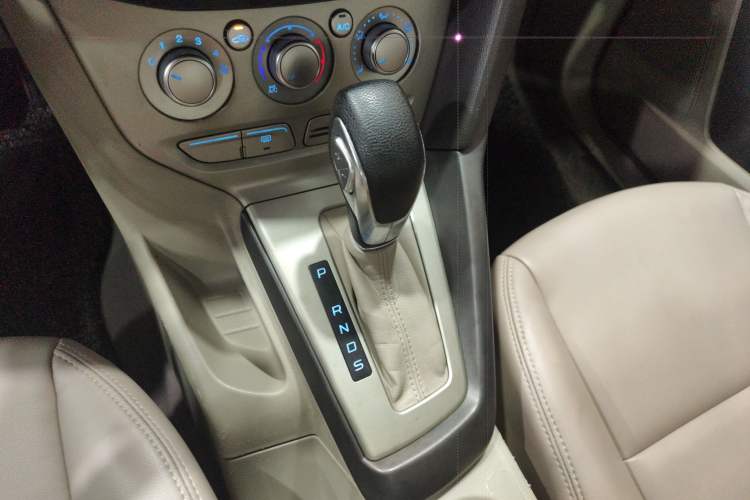 Used Ford Focus 2012 Sedan 1.6L Automatic Comfort Model Gear Lever
