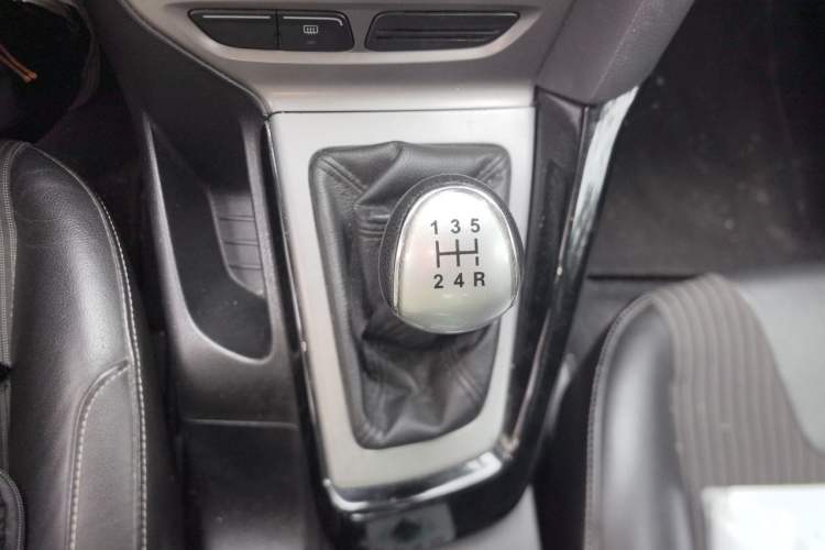 Used Ford Focus 2012 Sedan 1.6L Manual Fashion Edition Gear Lever