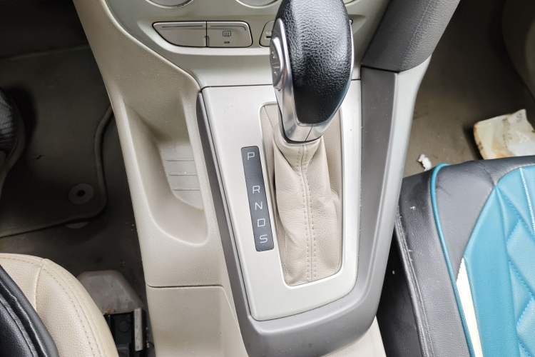 Used Ford Focus 2012 Sedan 1.6L Automatic Comfort Model Gear Lever