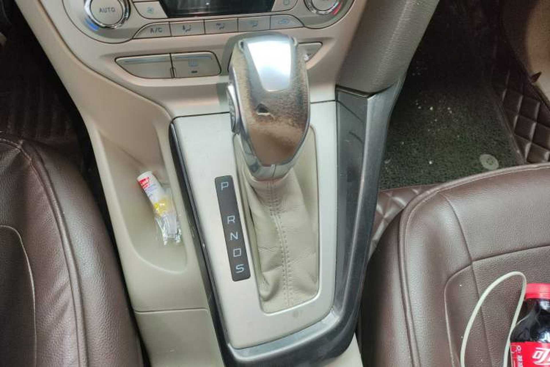 Used Ford Focus 2012 Sedan 1.6L Automatic Fashion Edition Gear Lever