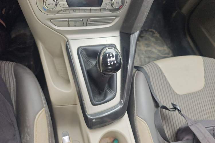 Used Ford Focus 2012 Sedan 1.6L Manual Fashion Edition Gear Lever