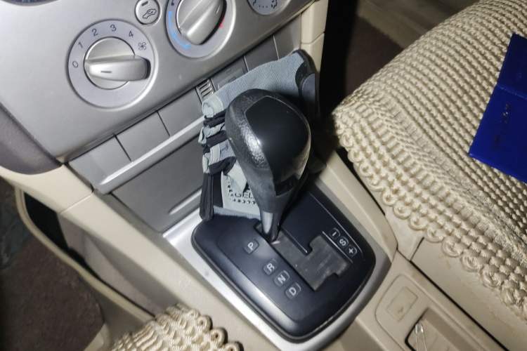 Used Ford Focus 2012 Sedan Classic 1.8L Automatic Fashion Edition Gear Lever
