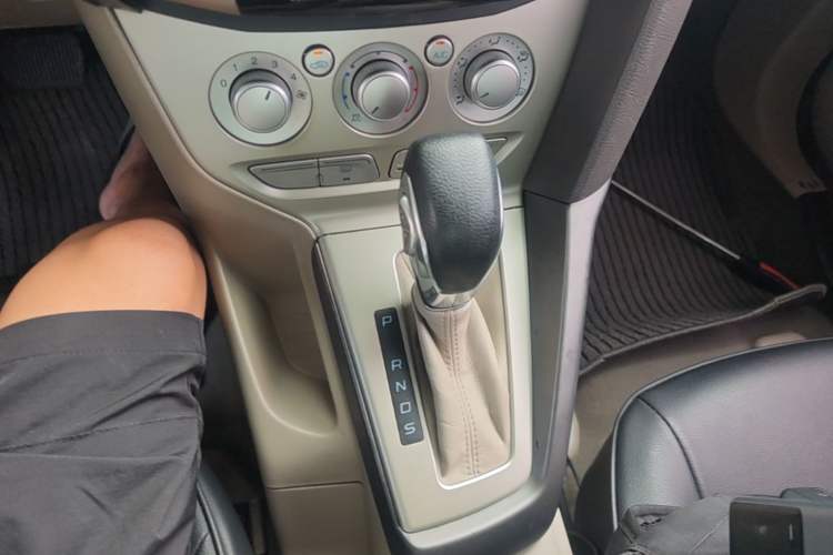 Used Ford Focus 2012 Sedan 1.6L Automatic Comfort Model Gear Lever