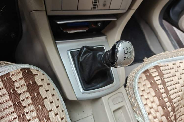 Used Ford Focus 2012 Sedan Classic 1.8L Manual Base Model Gear Lever