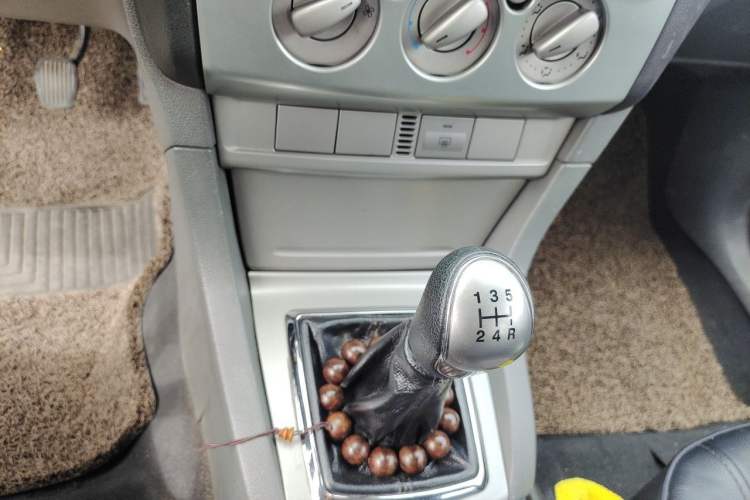 Used Ford Focus 2012 Hatchback Classic 1.8L Manual Base Model Gear Lever
