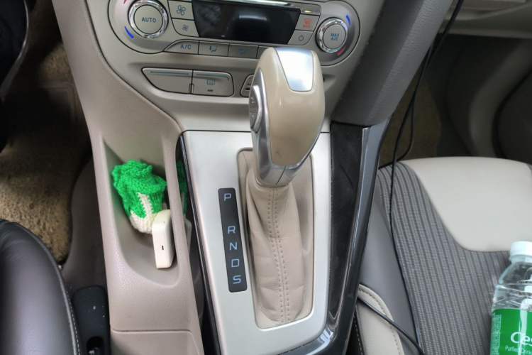 Used Ford Focus 2012 Hatchback 1.6L Automatic Fashion Edition Gear Lever