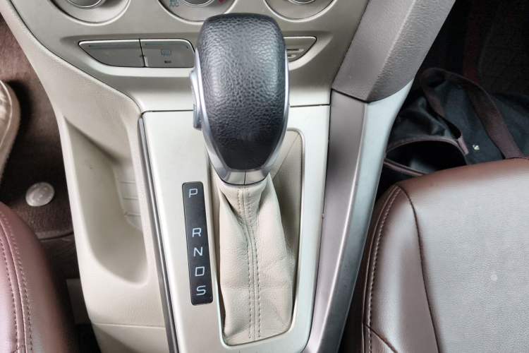 Used Ford Focus 2012 Sedan 1.6L Automatic Comfort Model Gear Lever