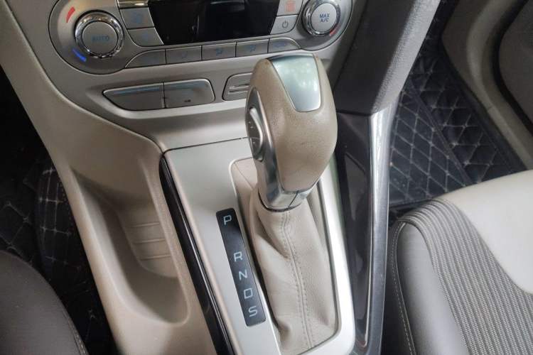 Used Ford Focus 2012 Hatchback 1.6L Automatic Fashion Edition Gear Lever