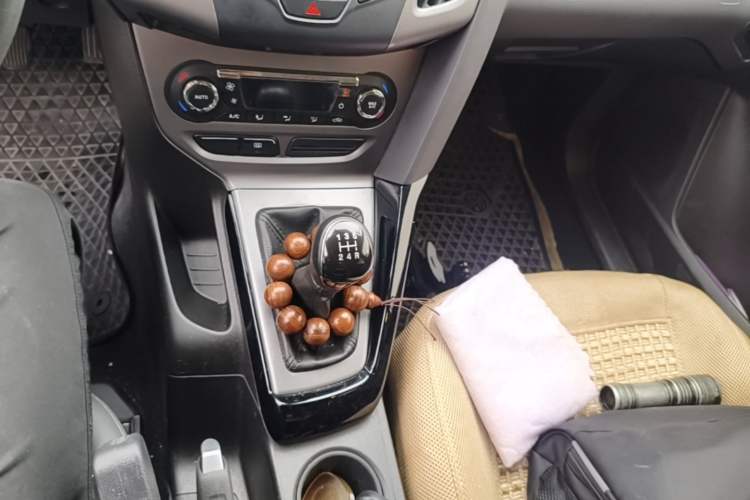Used Ford Focus 2012 Sedan 1.6L Manual Fashion Edition Gear Lever