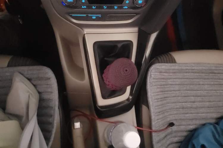 Used Ford Focus 2012 Sedan 1.6L Manual Fashion Edition Gear Lever