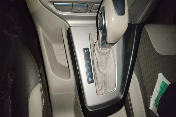 Used Ford Focus 2012 Sedan 1.6L Automatic Fashion Edition Gear Lever