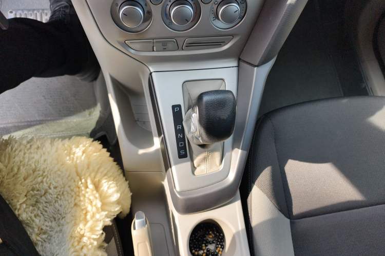 Used Ford Focus 2012 Sedan 1.6L Automatic Comfort Model Gear Lever