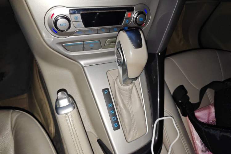 Used Ford Focus 2012 Sedan 1.6L Automatic Prestige Model Gear Lever