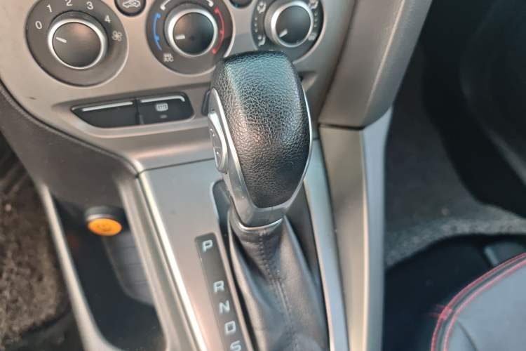Used Ford Focus 2012 Hatchback 1.6L Automatic Comfort Model Gear Lever