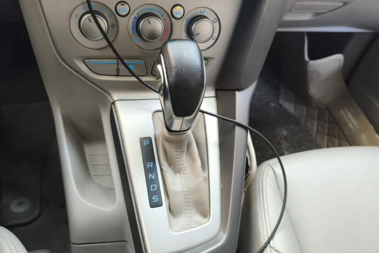 Used Ford Focus 2012 Sedan 1.6L Automatic Comfort Model Gear Lever