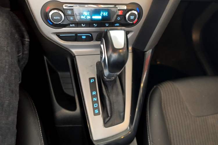 Used Ford Focus 2012 Sedan 1.6L Automatic Fashion Edition Gear Lever