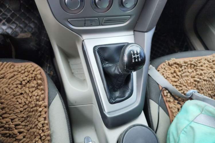 Used Ford Focus 2012 Sedan 1.6L Manual Comfort Model Gear Lever
